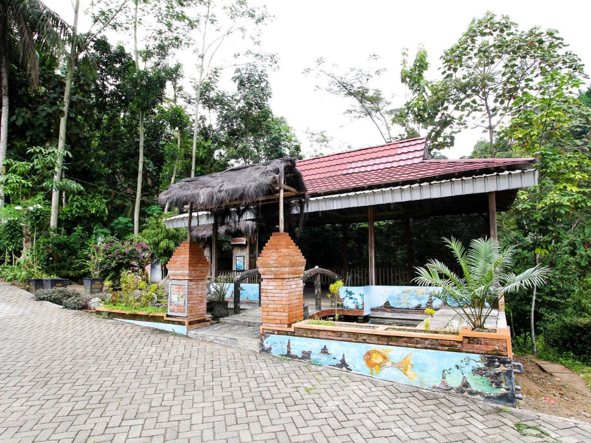 Oyo Homes 91134 Desa Wisata Tebing Lingga Trenggalek Exterior foto