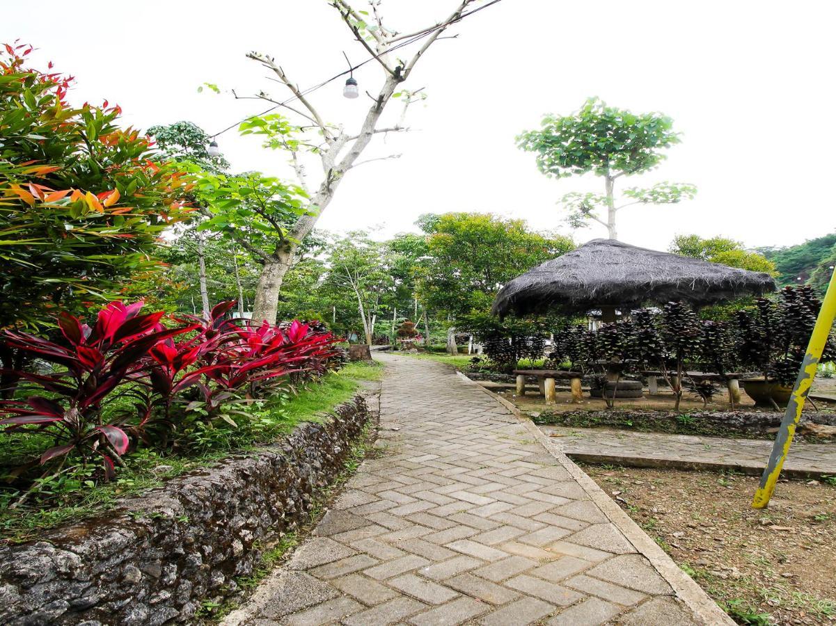 Oyo Homes 91134 Desa Wisata Tebing Lingga Trenggalek Exterior foto